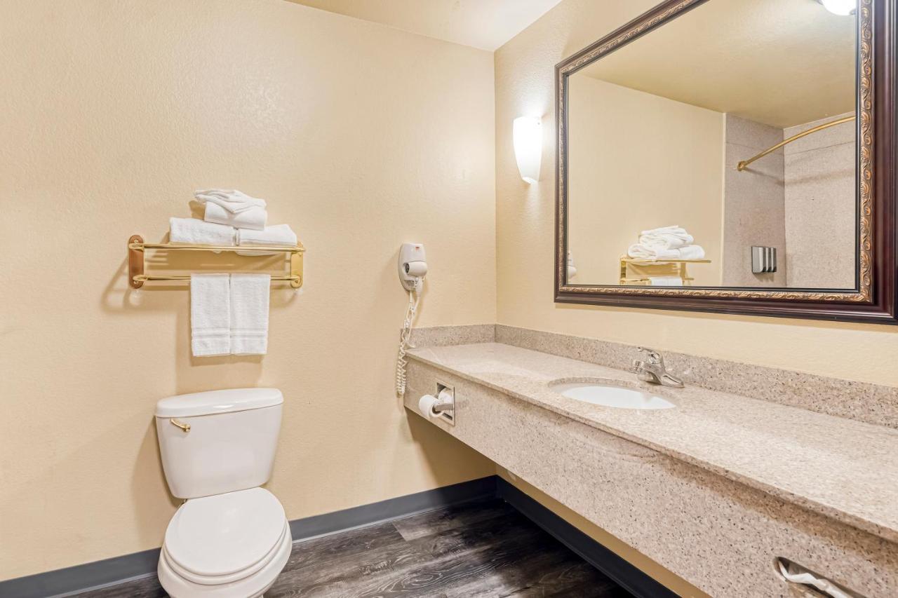 Oyo Townhouse Wichita Falls West Extérieur photo