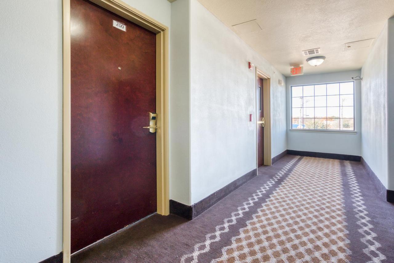 Oyo Townhouse Wichita Falls West Extérieur photo