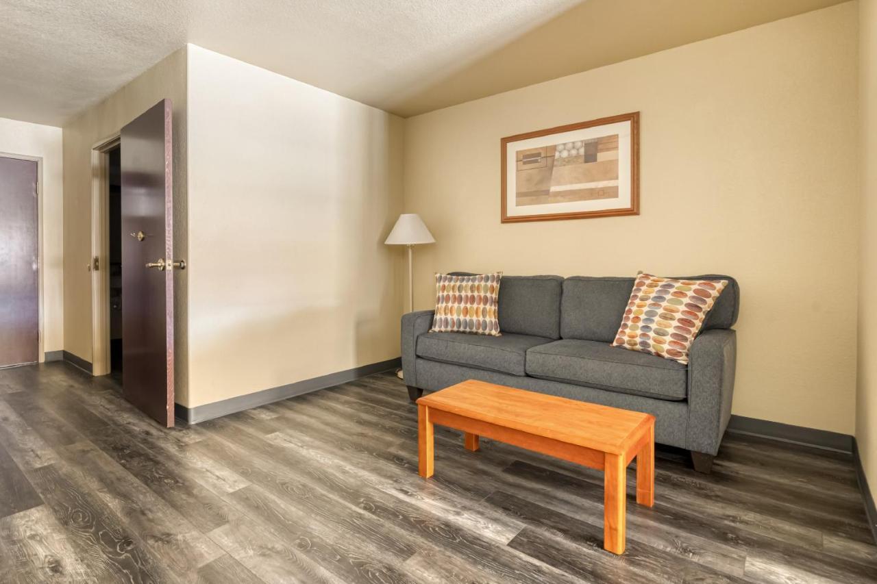 Oyo Townhouse Wichita Falls West Extérieur photo