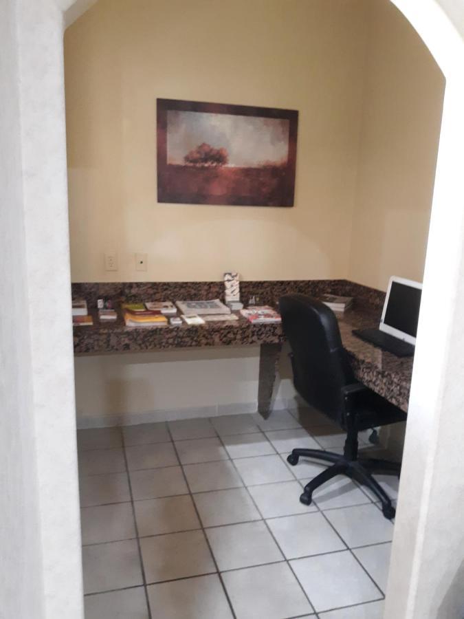 Oyo Townhouse Wichita Falls West Extérieur photo